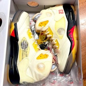 Air Jordan off -white x air Jordan 5 sp sail fire red size 7. New in box.